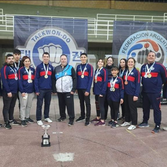 Brillando en la Copa de la lIga de Taekwon-do